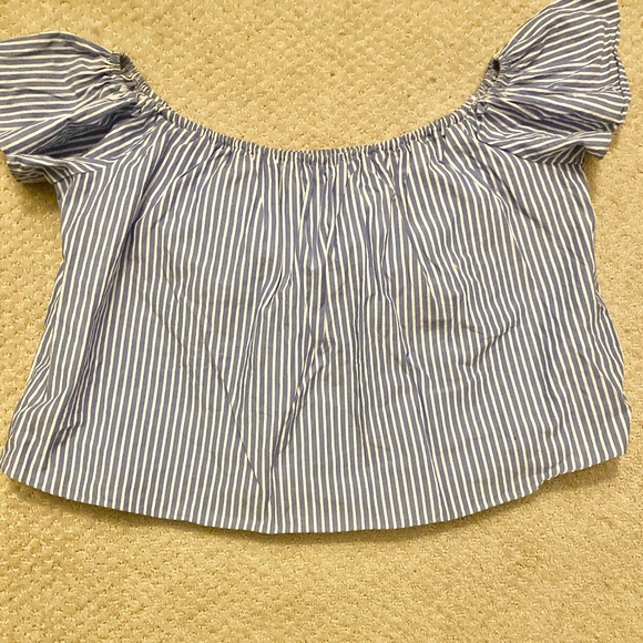 Striped off-the-shoulder top. - Picture 1 of 2